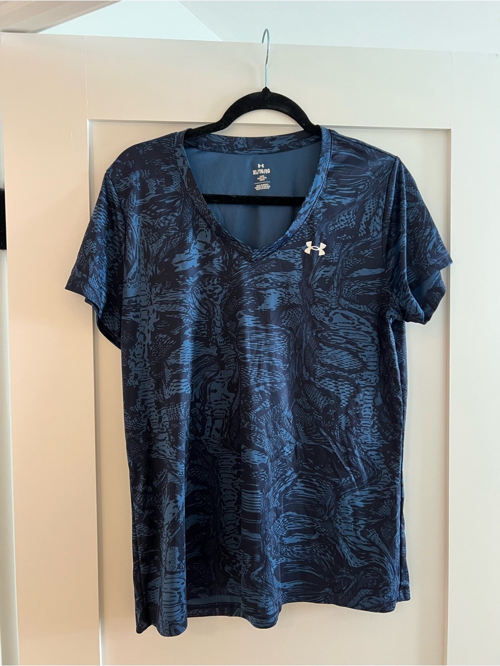 Under Armour Women's Short Sleeve V-Neck Tee in Navy and Light Blue